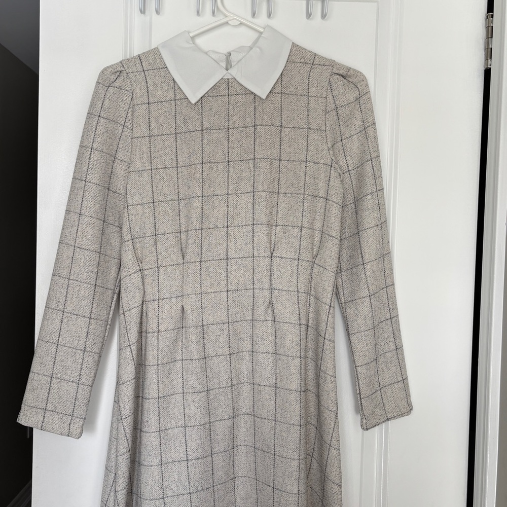 Elegant Plaid Dress with White Collar